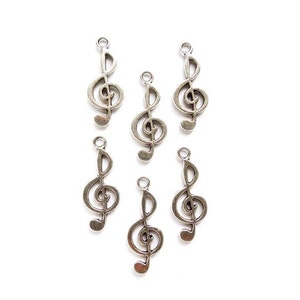 6 Antieke Zilveren Treble Clef Music Charms - 21-63-4