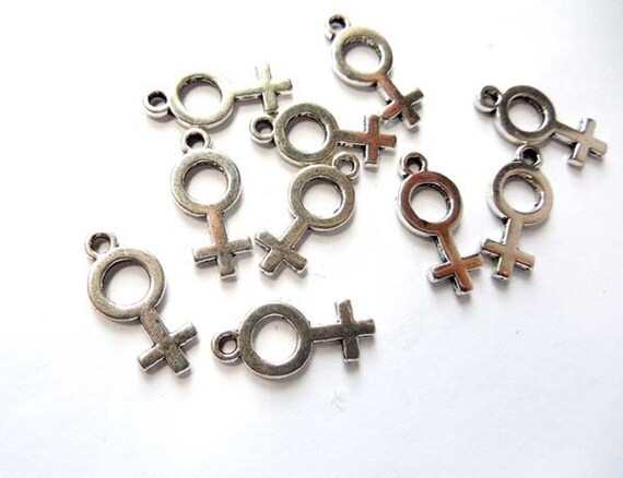 50 o 100 Plata Plateado Pequeño Antiguo encantos claves de manualidades 10