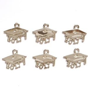 10 Antique Silver 2017 Graduation Cap Charms - 30-31