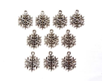 10 Antique Silver Snowflake Charms - 30-12-1