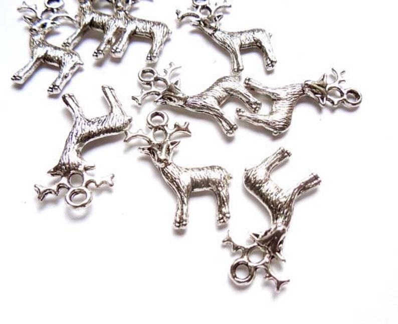 10 Antique Silver Reindeer Charms 27-13