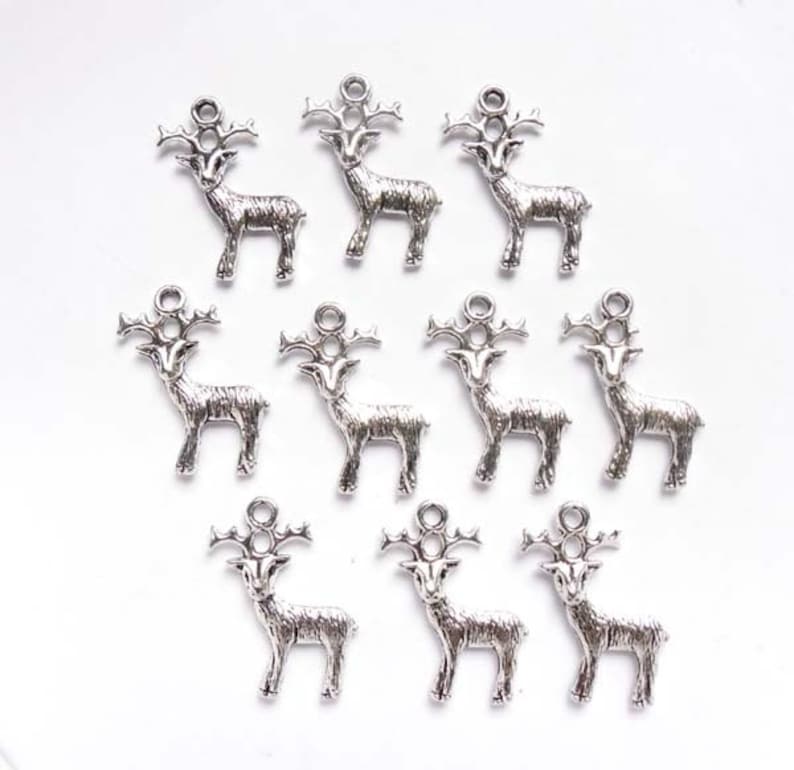 10 Antique Silver Reindeer Charms 27-13