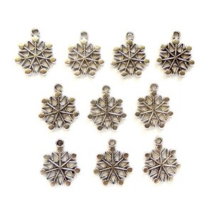 10 Antique Silver Snowflake Charms - 21-59-7