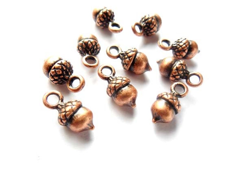 10 Antique Copper Acorn Charms 23-11-6