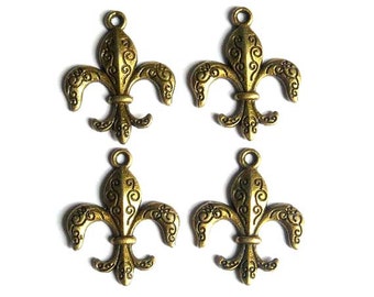 4 Antique Bronze Fleur de lis Charms - 21-37-3