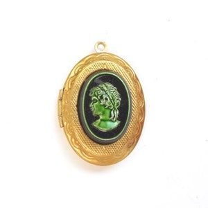 1 Green Raised Glass Cameo Locket Pendant Charm - 22-9-4