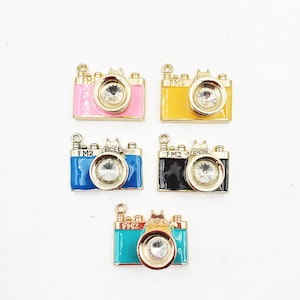 1 Enameled Camera Pendant/Charm With A Crystal Lens - 27-7