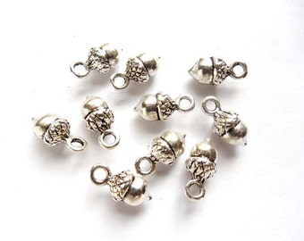 10 Antique Silver Acorn Charms - 41-4-5