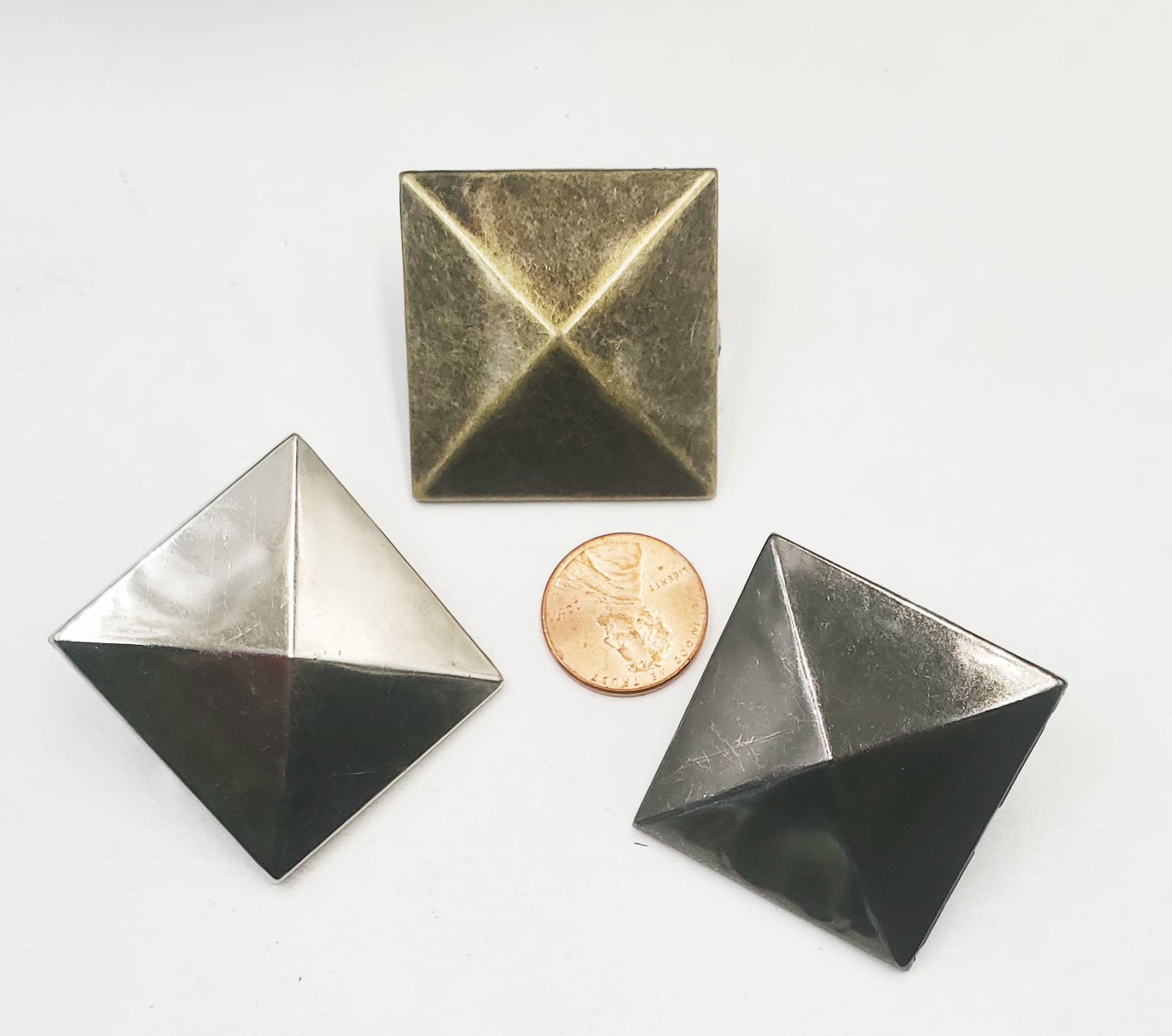 925+1 | << A&G Stud Pyramid Pendant >> #AandG