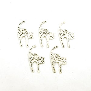5 Antique Silver Cat Charms - 6-21-A