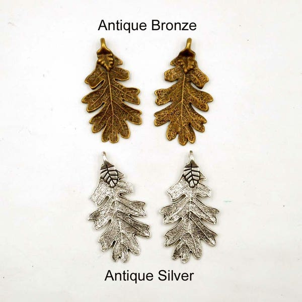2 Antike Bronze oder Antikes Silber Eichenblatt Anhänger / Charms - 22A-3