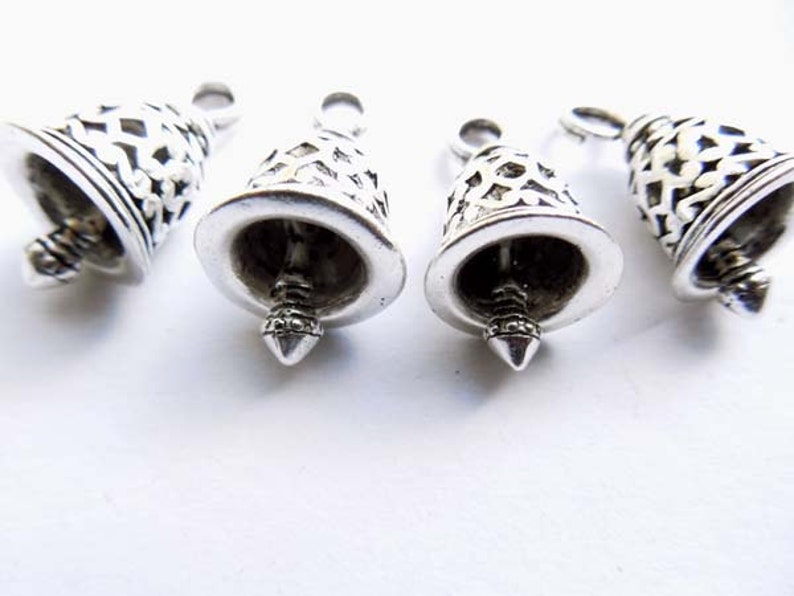 4 Antique Silver Bell Charms 20-A-27 画像 4