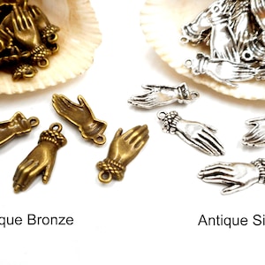 6 Antique Bronze Or Antique Silver Woman&#39;s Hand Charms - 22-31-2
