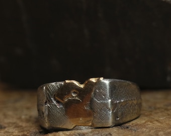 Bague chevalière unique en son genre fabriquée à la main en or jaune 9 carats et en argent sterling, taille US 9,5