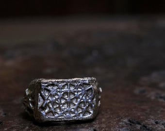 Bague géométrie sacrée cube de Metatron en laiton