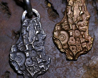 Collier pendentif unique d'inspiration aztèque disponible en laiton ou en argent sterling sur cordon de cire réglable