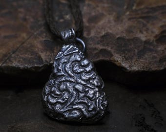 Pendentif texturé unique en son genre fait main en argent sterling sur cordon réglable