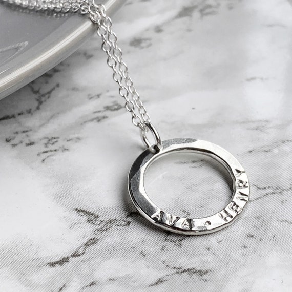 MAMA Necklace - 19MM Circle Pendant - New Mom Gift – Kono & Co.