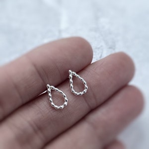 Kleine Silber Teardrop Ohrstecker | Perlen Sterling Silber Ohrstecker | Tropfen Ohrringe