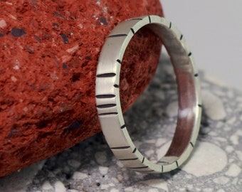 Medium Chisel Mark Ring Band