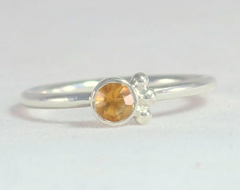 5mm Gemstone Tri-Bubble Crown To-The-Side Ring