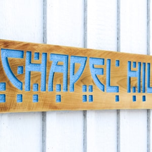 Carved Chapel Hill Sign – Carolina Blue Solid Wood, UNC Tar Heels bild 1