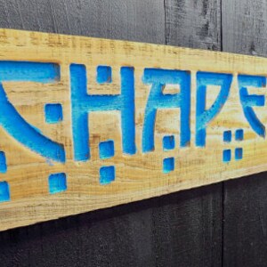 Carved Chapel Hill Sign – Carolina Blue Solid Wood, UNC Tar Heels bild 2