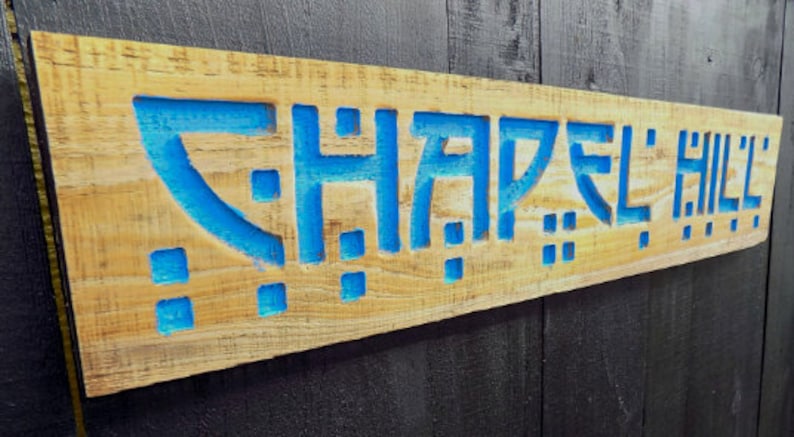 Carved Chapel Hill Sign – Carolina Blue Solid Wood, UNC Tar Heels bild 2