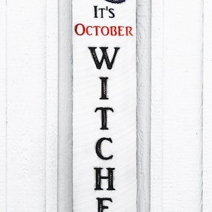 Letrero de brujas de octubre, tallado en una tabla de madera maciza de 48 x 10 pulgadas, estilo granja envejecida, decoración de entrada para porche de Halloween o otoño