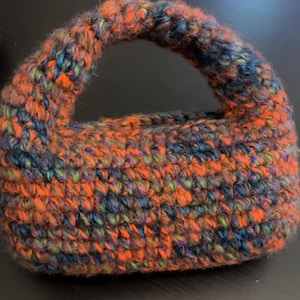 Wzór na szydełkową torbę Ember Arch Bag, wełniana torebka z uchwytem w kształcie łuku, prosta mini torebka szydełkowa w formacie PDF, wzór na luźną torbę typu tote