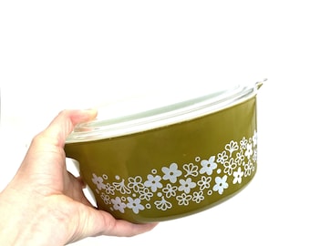 2-1/2 Quart Pyrex Spring Blossom Green Casserole Dish - with Lid / Pyrex Green Crazy Daisy Casserole Dish - with Lid