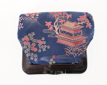 Vintage Blue and Red Oriental Flower and Building Scene Brown Plastic Clasp Handle Clutch Wallet Coin Purse Cosmetic Bag