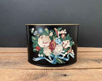 Jardinière vintage ovale en métal à motif floral de 5 po. de haut