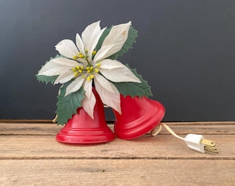 Vintage 1950s/1960s Illuminated Blinking Molded Plastic Red Bell Cluster with Plastic White Poinsettia