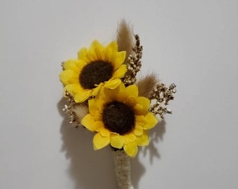 Sunflower Boutonniere with Pampas Grass,Fall Wedding, Groomsmen Boutonniere, Boho Wedding, Summer Wedding, Men's Flower, Prom, Yellow