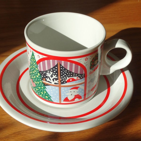 Epoch Noritake "'Twas the Night Before Christmas" 4 Sets of Ring-Handle Mug with Saucer, plus Salt & Pepper -- Near Mint Korea 8100