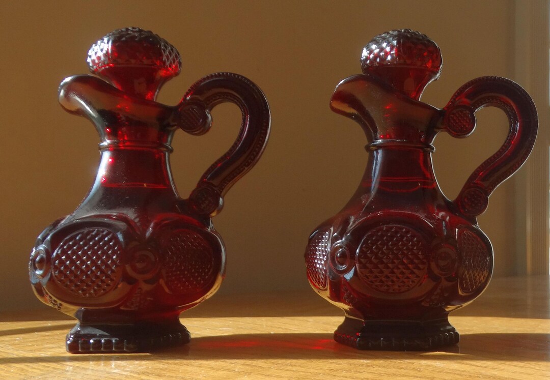 エイボン 1876 ケープコッド ルビーレッド ガラス クルエット ペア