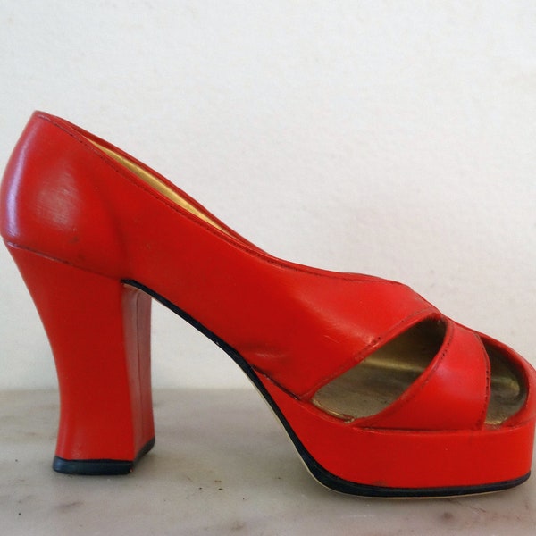 Just the Right Shoe miniature, Ravishing Red, Item No. 25001 , Resin(?) Platform Sole Open-Toe Pump, 1998, Raine-Willitts Designs