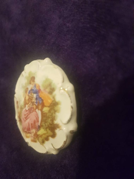 Vintage c 1950's Painted Ceramic Scenic Brooch - image 2