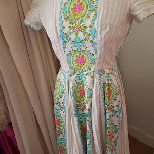 Pretty Vintage Early 60s Cotton Floral Print Sun Dress s