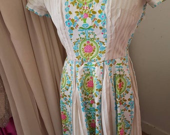 Pretty Vintage Early 60s Cotton Floral Print Sun Dress s