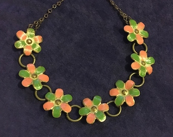 Schattig Vintage c 1940s Brass geschilderde bloem ketting ketting