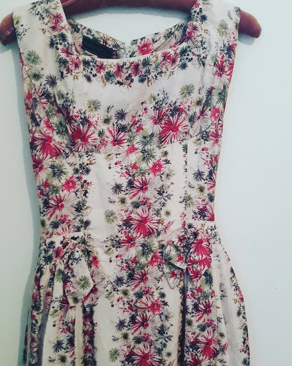 Beautiful 1950's vintage Floral summer dress