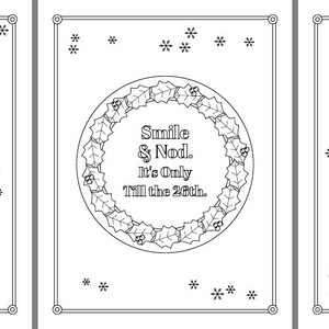 Puede incluir: Un conjunto de cinco tarjetas rectangulares con tem&aacute;tica navide&ntilde;a. Una es de color verde oscuro con texto dorado COMFORT & JOY. Las otras cuatro son blancas con dibujos de l&iacute;neas negras: un adorno navide&ntilde;o, una corona, un regalo y luces.