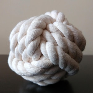 Kleiner Ball // Natürliches Baumwollseil Hundespielzeug - Monkey&#39;s Fist Knot