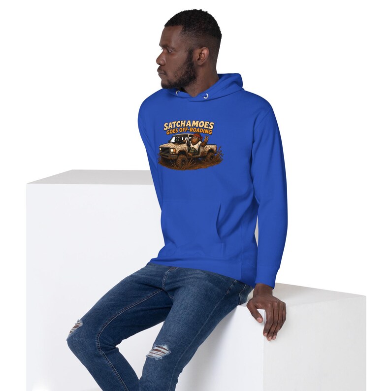 Sudadera divertida todoterreno para hombre y mujer, sudadera de regalo Sasquatch Mudding, sudadera con capucha de camioneta Muddy Cat, Satchamoes Goes Off Roading imagen 6
