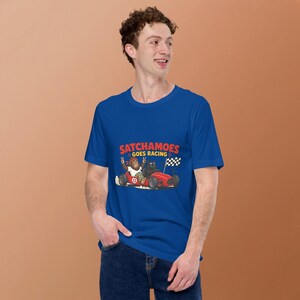 Lustiges Rennshirt für Damen und Herren, Sasquatch-Rennwagen-Geschenk-T-Shirt, Zielflaggen-Shirt mit schwarzer Katze, Satchamoes Goes Racing Bild 6