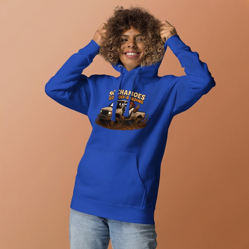 Sudadera divertida todoterreno para hombre y mujer, sudadera de regalo Sasquatch Mudding, sudadera con capucha de camioneta Muddy Cat, Satchamoes Goes Off Roading imagen 5