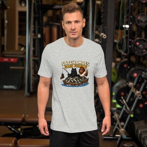 面白い釣りシャツ（男女兼用）、サスカッチ漁師ギフトTシャツ、黒猫付き湖上生活ボートシャツ、サチャモズ釣りに行く 画像 2