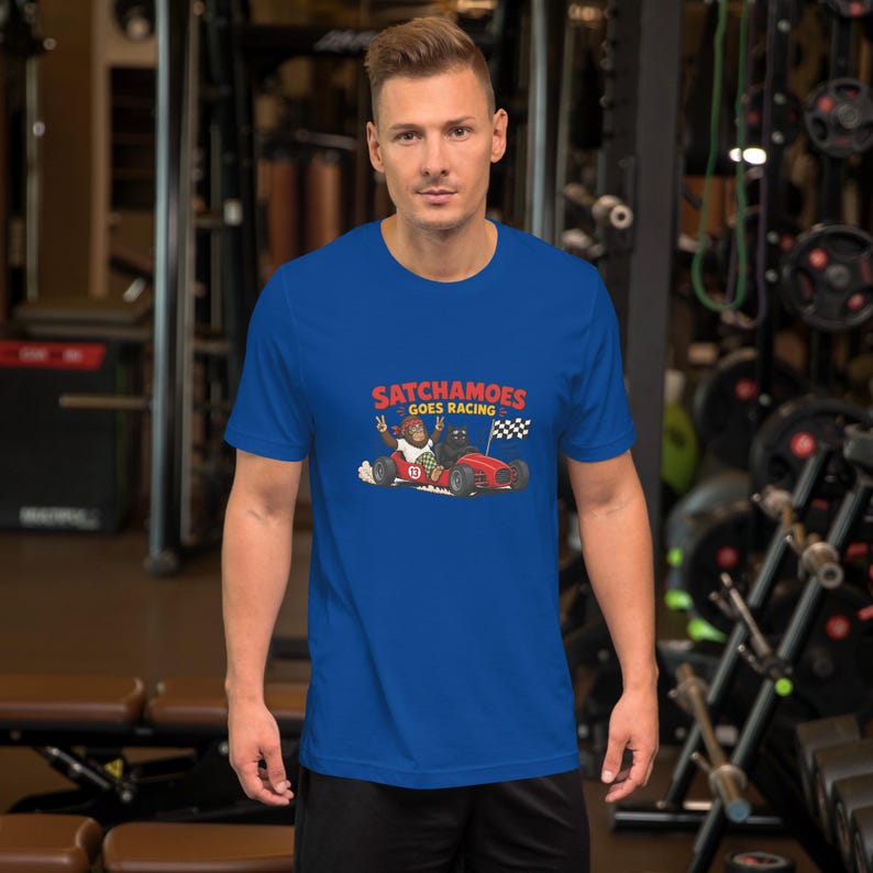 Lustiges Rennshirt für Damen und Herren, Sasquatch-Rennwagen-Geschenk-T-Shirt, Zielflaggen-Shirt mit schwarzer Katze, Satchamoes Goes Racing Bild 3